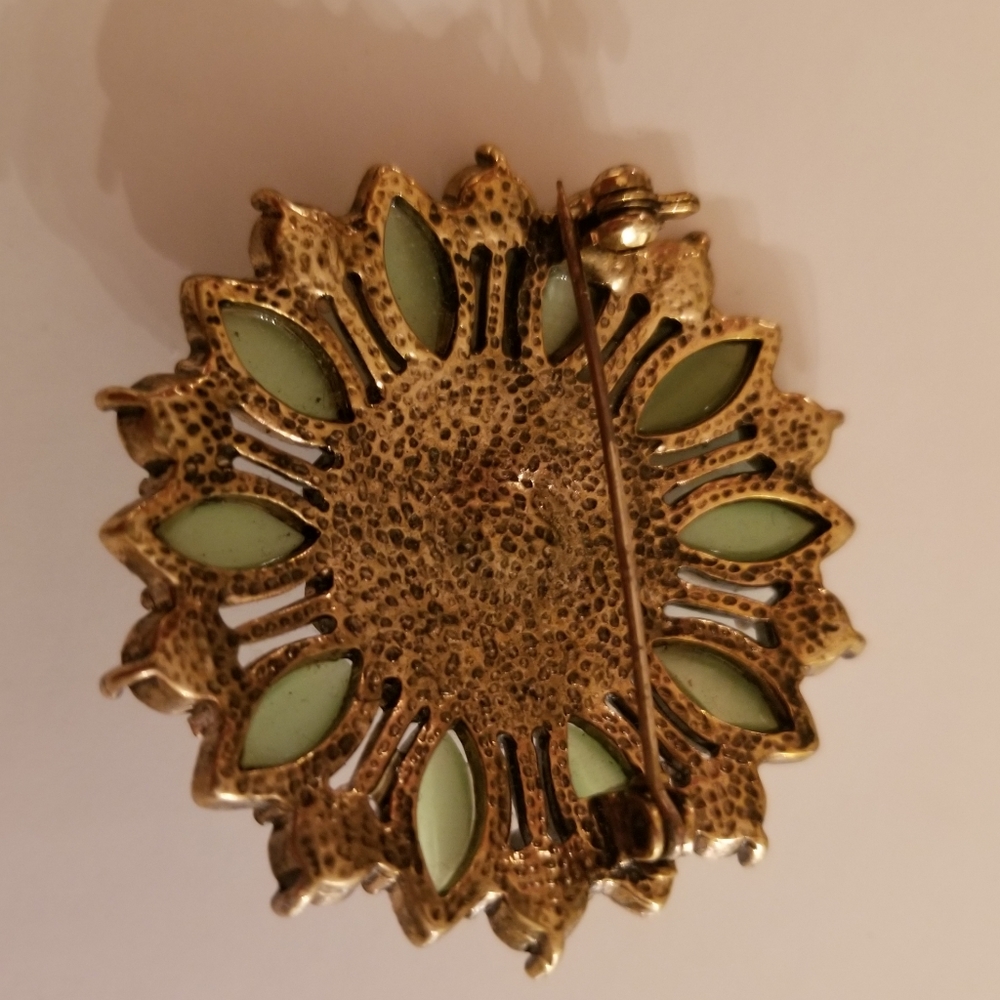 Colorful broach - Picture 2 of 2